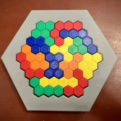 Câu đố não hình lục giác với bảng ghép và 14 mảnh ghép