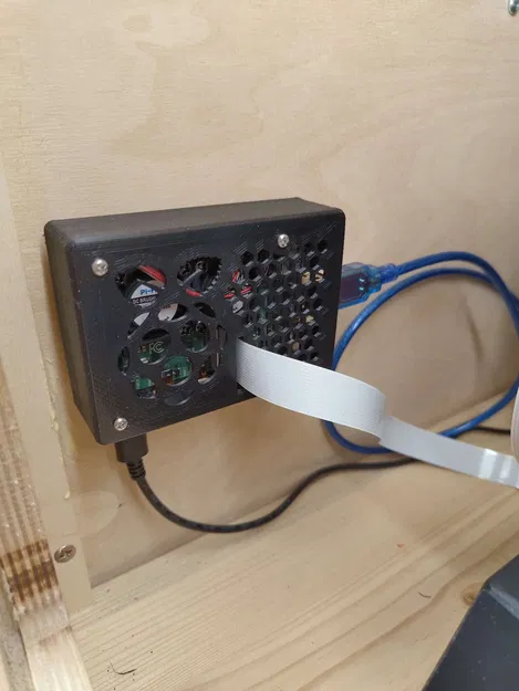 Nắp bảo vệ cho Raspberry Pi 4 với khe cắm cáp camera - Image 2