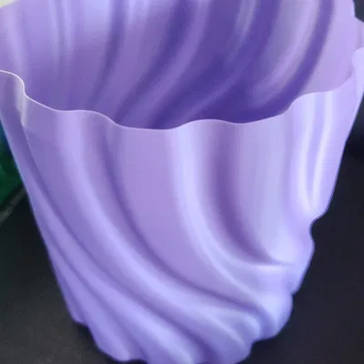 Bình hoa xoắn ốc đơn giản để lưu trữ đồ vật