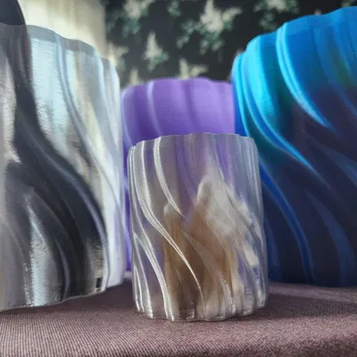 Bình hoa xoắn ốc đơn giản để lưu trữ đồ vật