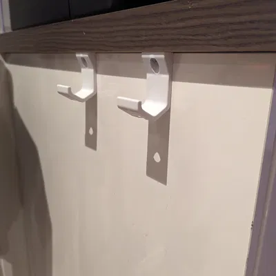 Móc treo gắn trên bề mặt với lỗ bắt vít