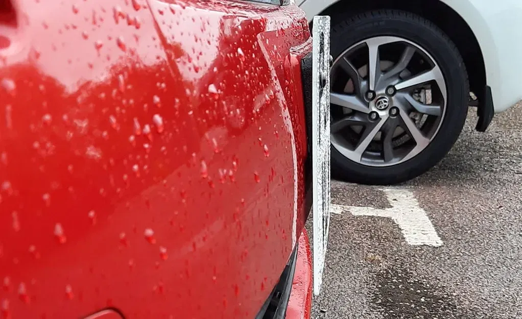 Cái chêm cho biển số xe Suzuki Swift - Image 1