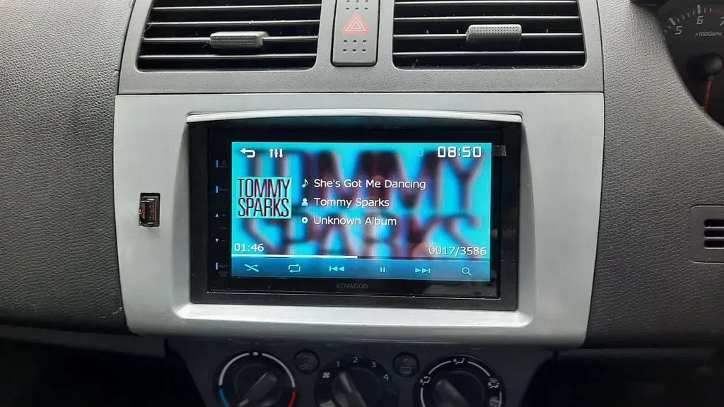 Bộ trim và visor cho đầu phát màn hình cảm ứng Suzuki Swift 2009 - Image 1