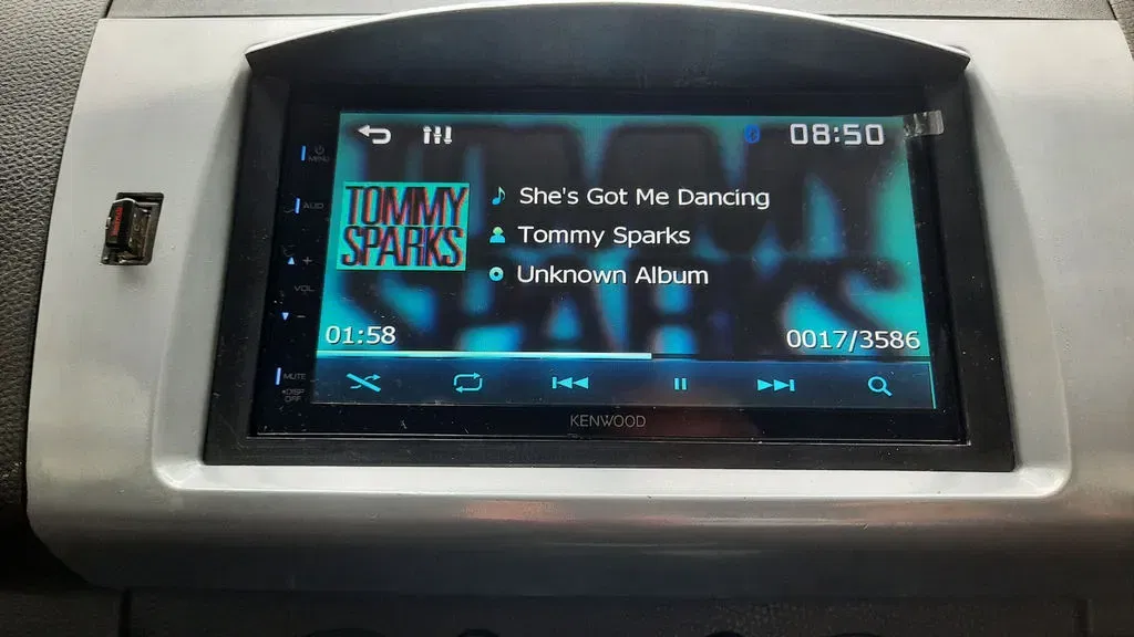 Bộ trim và visor cho đầu phát màn hình cảm ứng Suzuki Swift 2009 - Image 2