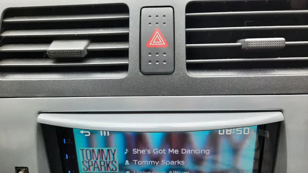 Bộ trim và visor cho đầu phát màn hình cảm ứng Suzuki Swift 2009 - Image 3