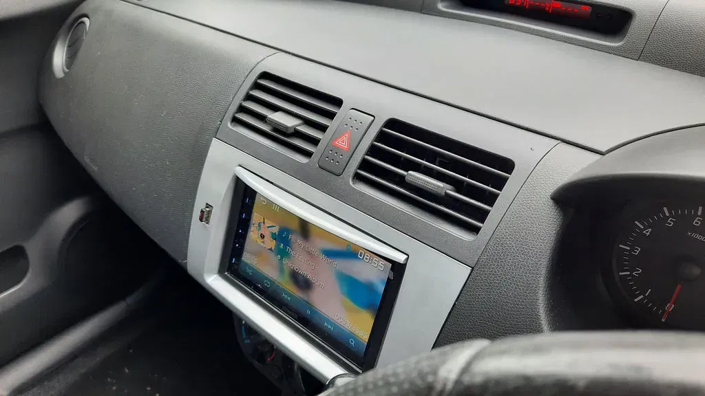 Bộ trim và visor cho đầu phát màn hình cảm ứng Suzuki Swift 2009 - Image 5