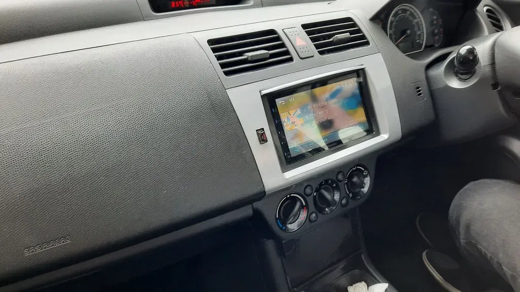 Bộ trim và visor cho đầu phát màn hình cảm ứng Suzuki Swift 2009 - Image 6