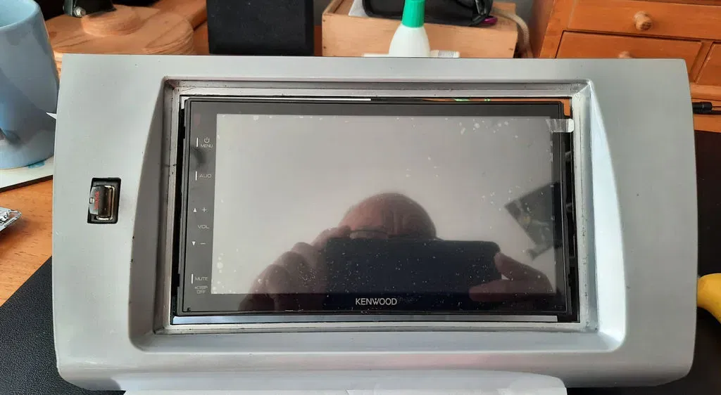 Giá đỡ USB cho xe Suzuki Swift Mk3 - Image 2