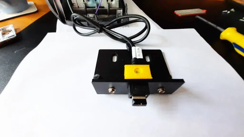 Giá đỡ USB cho xe Suzuki Swift Mk3 - Image 6