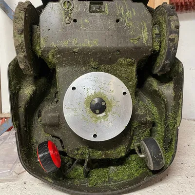 Thay thế bánh trước cho máy cắt cỏ Husquarna Automower