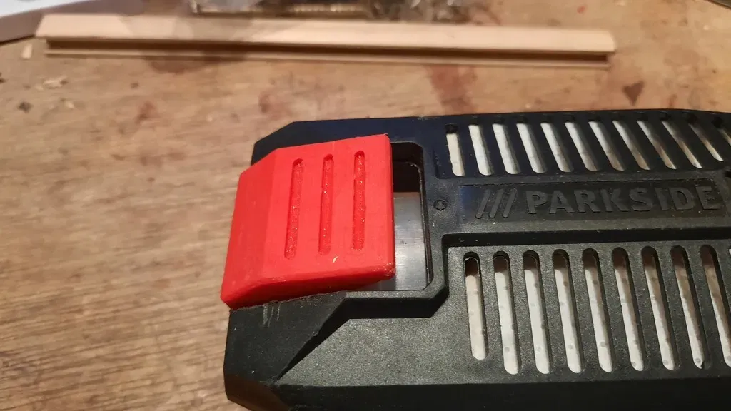 Sửa chữa kẹp hộp chứa bụi cho máy chà nhám Parkside - Image 1