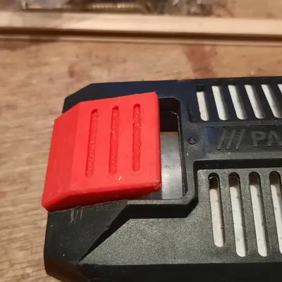 Sửa chữa kẹp hộp chứa bụi cho máy chà nhám Parkside