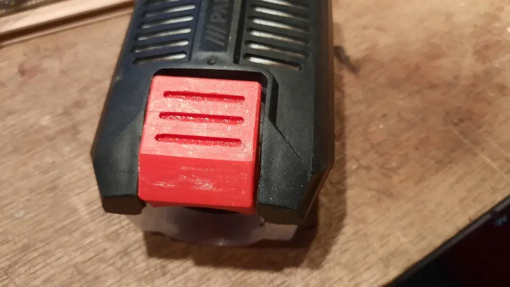 Sửa chữa kẹp hộp chứa bụi cho máy chà nhám Parkside - Image 2