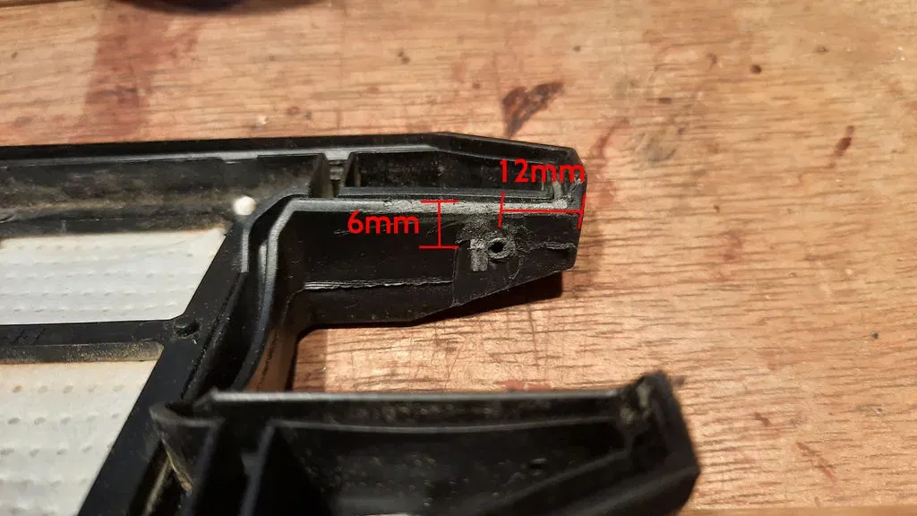 Sửa chữa kẹp hộp chứa bụi cho máy chà nhám Parkside - Image 3