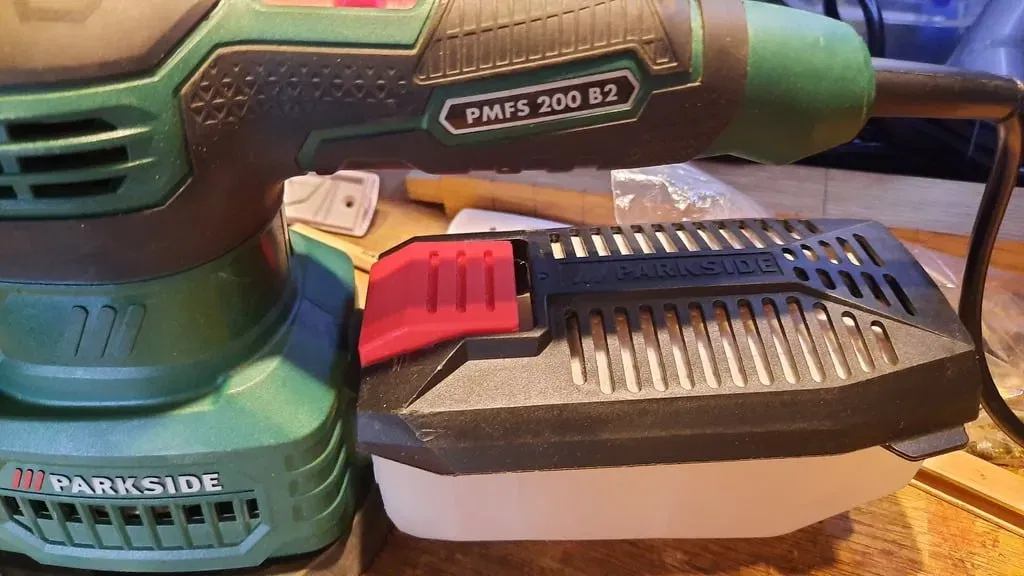 Sửa chữa kẹp hộp chứa bụi cho máy chà nhám Parkside - Image 8