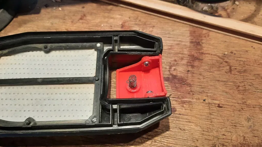 Sửa chữa kẹp hộp chứa bụi cho máy chà nhám Parkside - Image 10