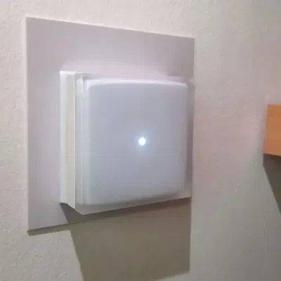 Mặt trước Netatmo Relay cho hộp tường UK