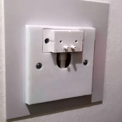 Mặt trước Netatmo Relay cho hộp tường UK