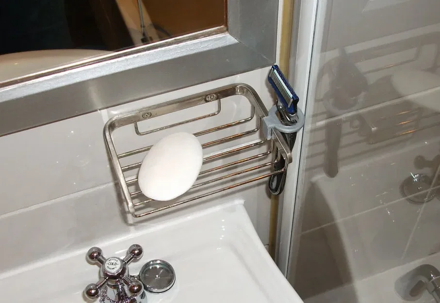 Giá đỡ dao cạo đơn giản và hiệu quả - Image 1