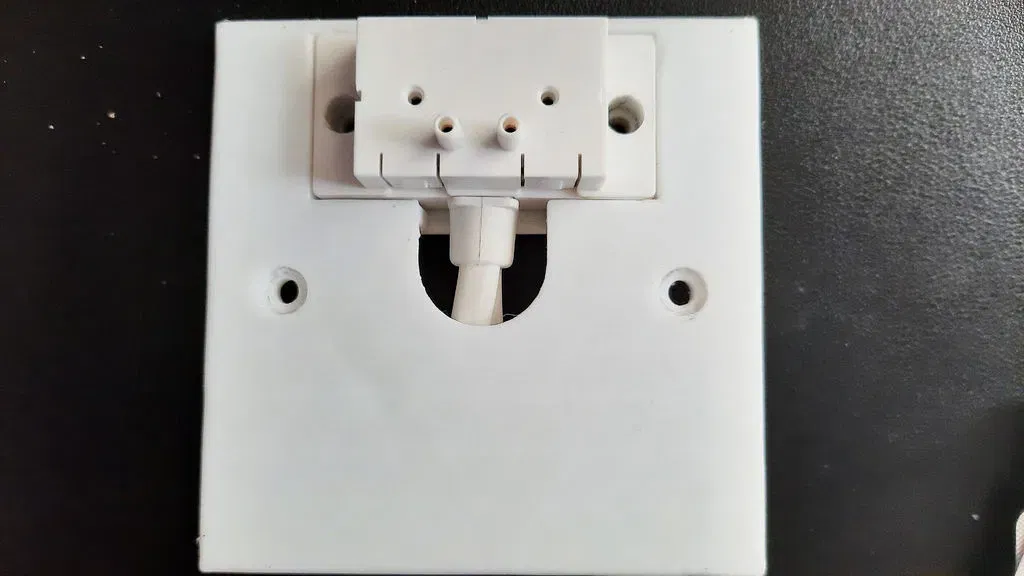 Mặt trước Netatmo Relay cho hộp tường UK - Image 4