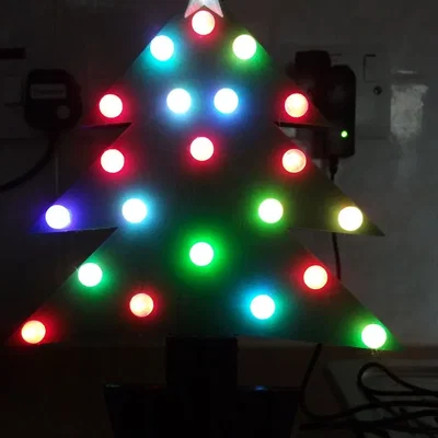 Cây thông Giáng sinh LED đổi màu độc đáo