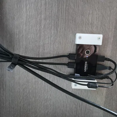 Giá đỡ chuyển đổi USB Ugreen lắp tường hoặc bàn