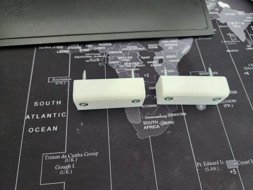 Giá đỡ chuyển đổi USB Ugreen lắp tường hoặc bàn - Image 2