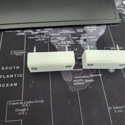 Giá đỡ chuyển đổi USB Ugreen lắp tường hoặc bàn