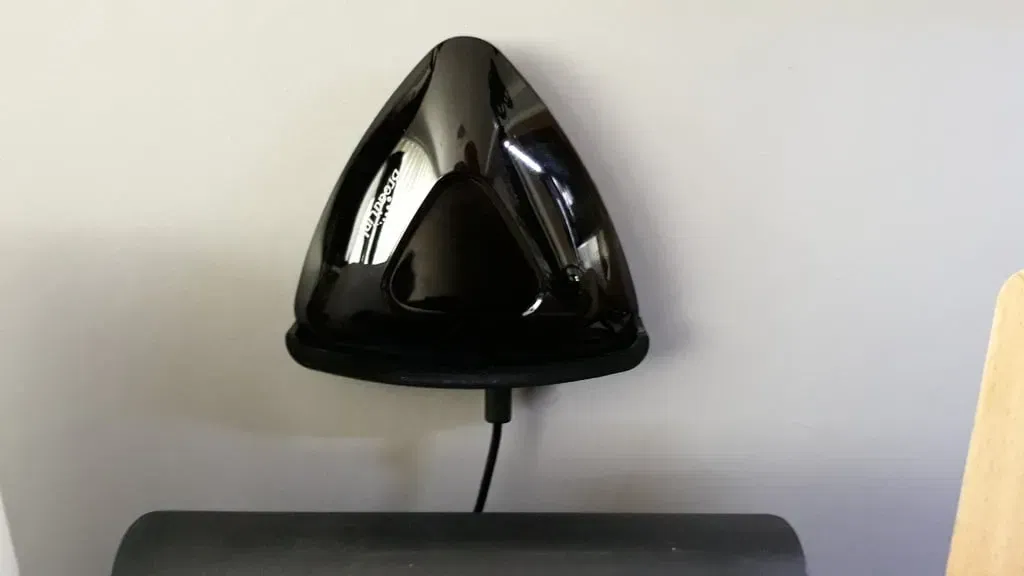 Giá đỡ Broadlink RM Pro thiết kế tối giản - Image 1