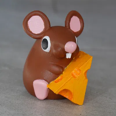 Chuột Mập Đang Ăn Phô Mai