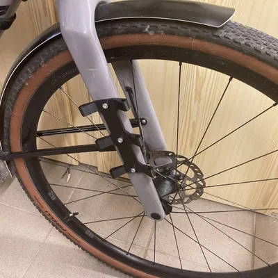 Giá đỡ túi trên càng xe đạp cho bikepacking