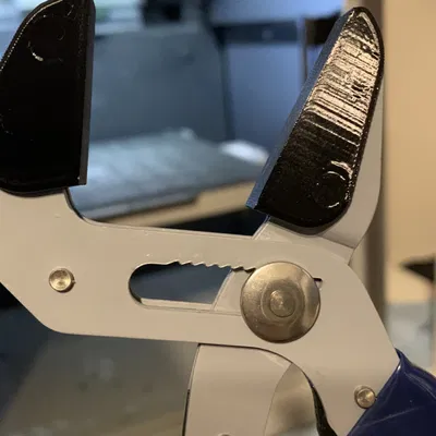 Mỏ cặp tự điều chỉnh QUINN 7 inch với hàm mềm TPU