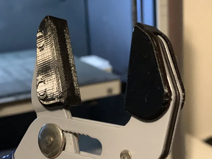 Mỏ cặp tự điều chỉnh QUINN 7 inch với hàm mềm TPU - Image 2