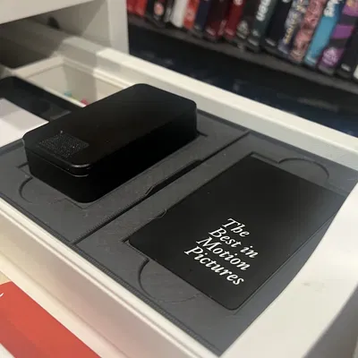 Nắp Gridfinity 3x4 với ngăn thẻ guild và hộp thuốc Ikagai