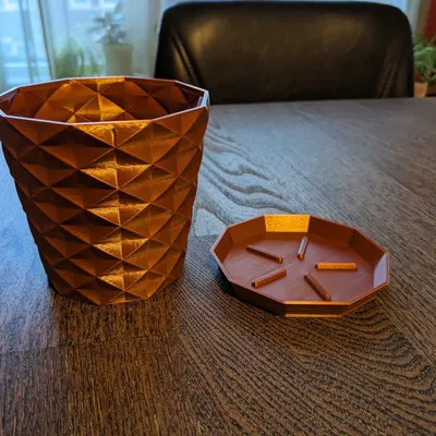 Chậu hoa nhỏ đơn giản có lỗ thoát nước và khay hứng nước