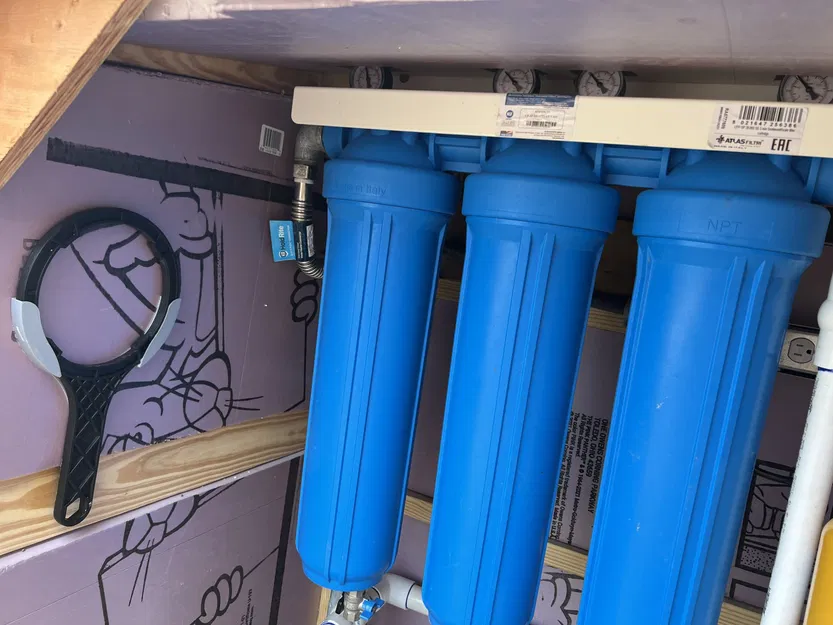 Giá đỡ chìa khóa lọc nước Atlas - Image 1