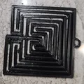 Bông tai/medallion mê cung hình vuông - Thumbnail 1