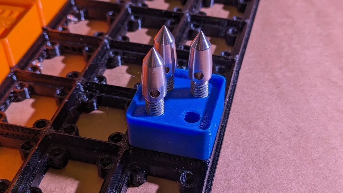 Giá đỡ chân nhọn cho chân tripod Gridfinity - Image 2