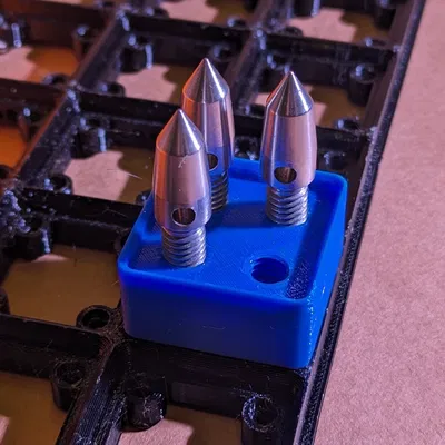 Giá đỡ chân nhọn cho chân tripod Gridfinity