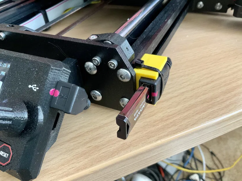 Giá đỡ mở rộng USB cho máy in Prusa MK4 và điểm đỏ - Image 1