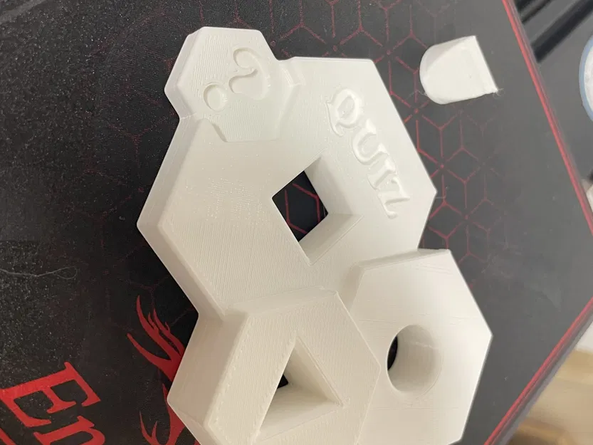 Câu đố hình học với 3 lỗ thử thách trí tuệ - Image 1