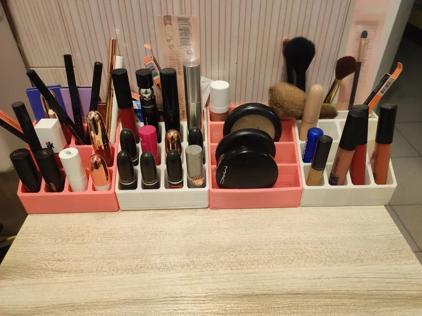 Giá đỡ trang điểm tiện lợi cho phái đẹp - Image 1