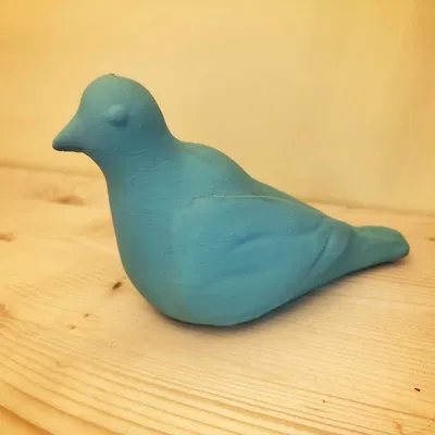 Bồ câu vườn được quét và điêu khắc nhẹ