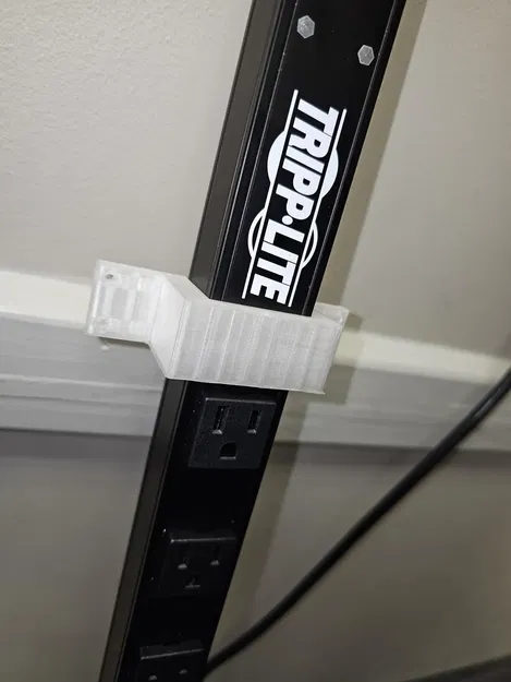 Giá đỡ gắn tường cho ổ cắm Tripp-Lite PDUMV15 - Image 1