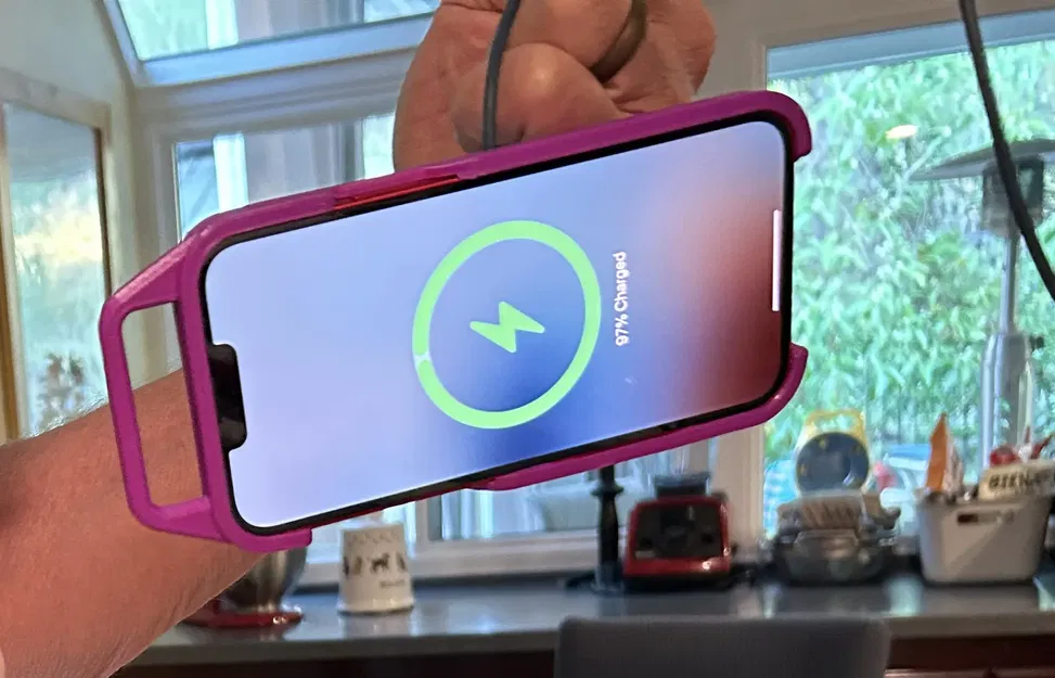 Ốp lưng Iphone 14 Plus với tay cầm MagSafe 09/23 - Image 1