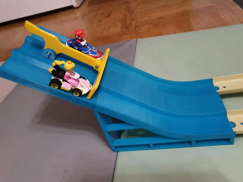 Cổng xuất phát và đường dốc cho xe Hot Wheels - Image 1