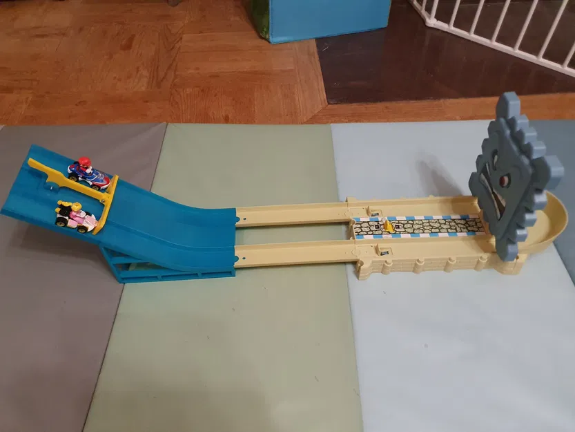 Cổng xuất phát và đường dốc cho xe Hot Wheels - Image 2