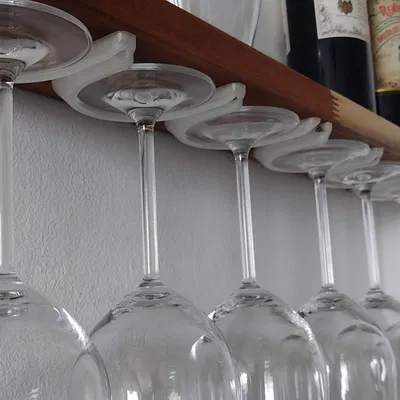 Giá đỡ đơn giản cho ly rượu vang