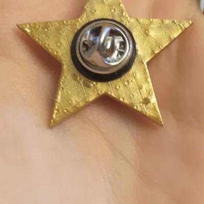 Cài pin hình ngôi sao cho phụ kiện thời trang
