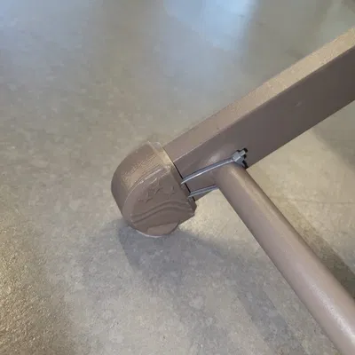 Chân thay thế cho ghế 'Fauteuil repas avec coussin' của Sifas